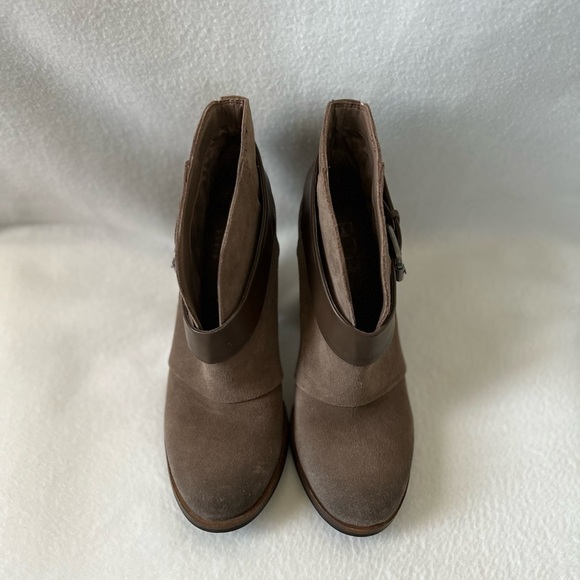 BCBG Size 6M Taupe Brown Leather/ Suede Booties - Picture 16 of 16